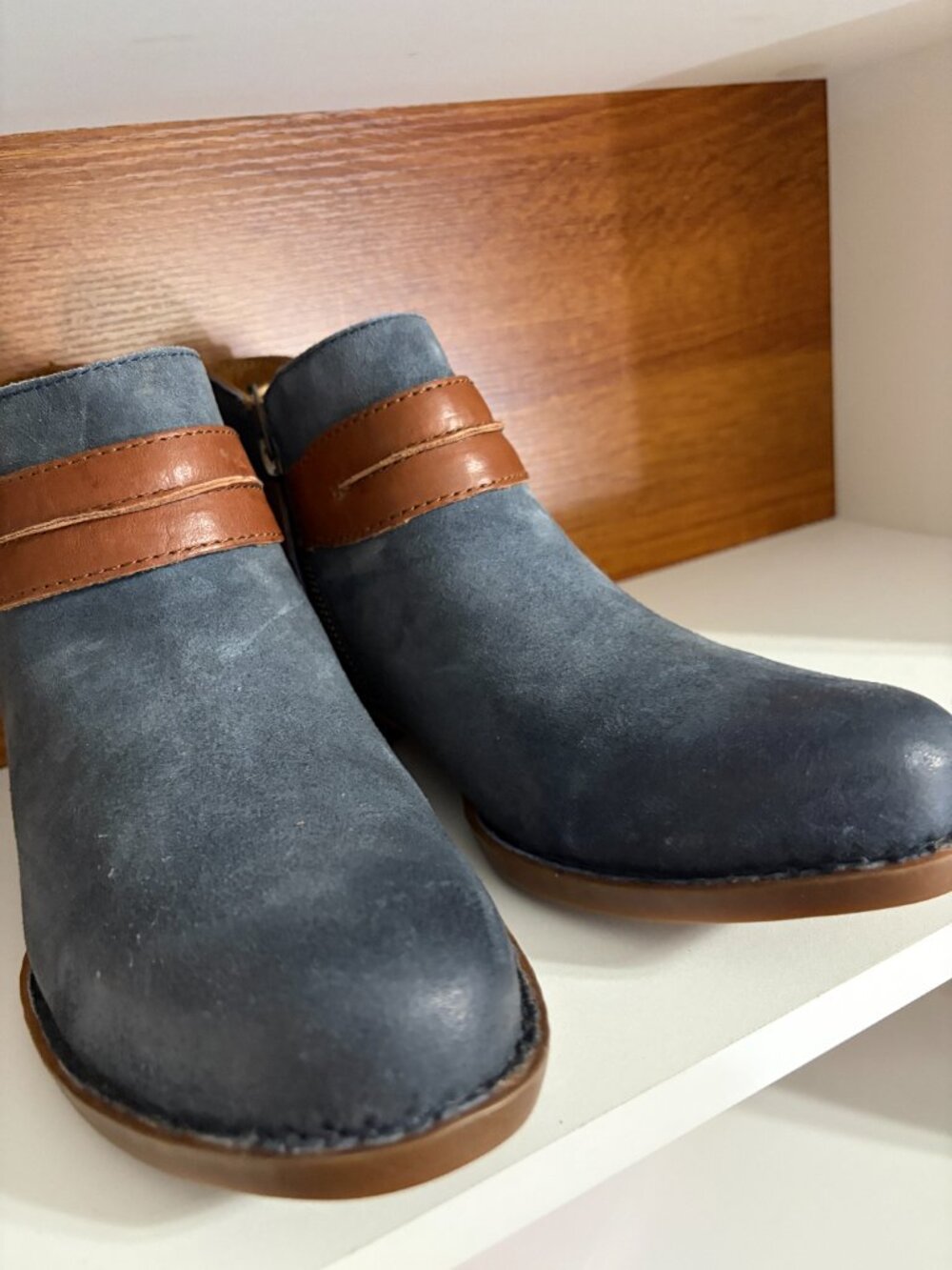 Born "Kati" ankle bootie in Dark Blue, size 10 - Picture 13 of 14